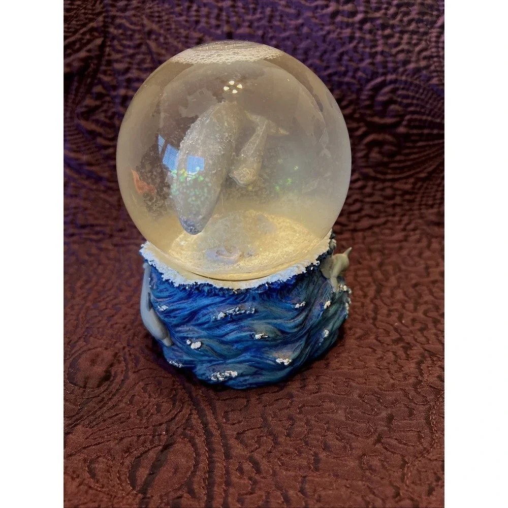 VINTAGE SILVESTRI Sea Cow MUSICAL SNOW GLOBE Manatee W/ Calf Dolphins Ocean Work